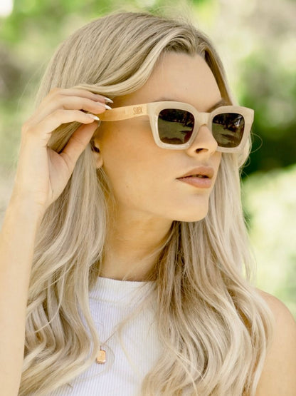 Zahra Nude | Brown Gradient Lens | White Maple Arms